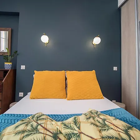 Tres Beau Duplex Dans Le Vieux Avec Clim/wifi Διαμέρισμα Νίκαια