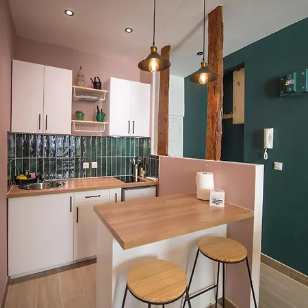 Tres Beau Duplex Dans Le Vieux Avec Clim/wifi * Ницца